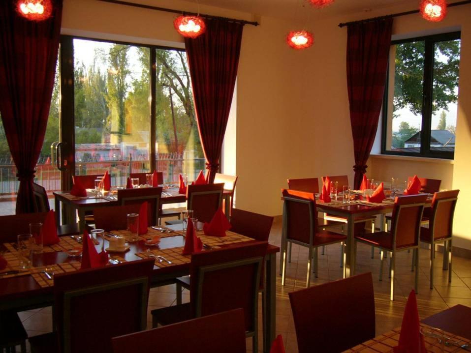 Amir Hotel Karakol Exteriör bild